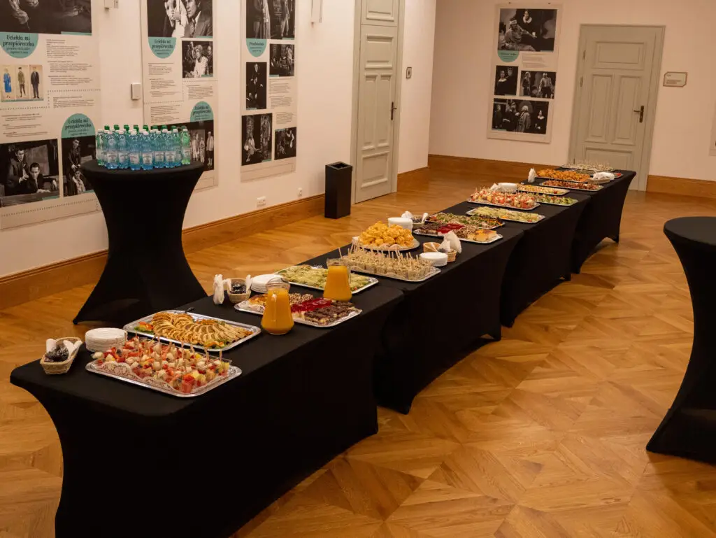 elegancki bankiet w teatrze żeromskiego