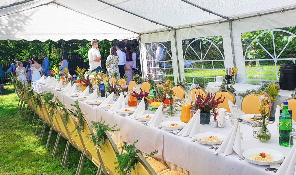 Elagancka mpreza Plenerowa pod namiotem z obsługą - Kompleksowy Catering